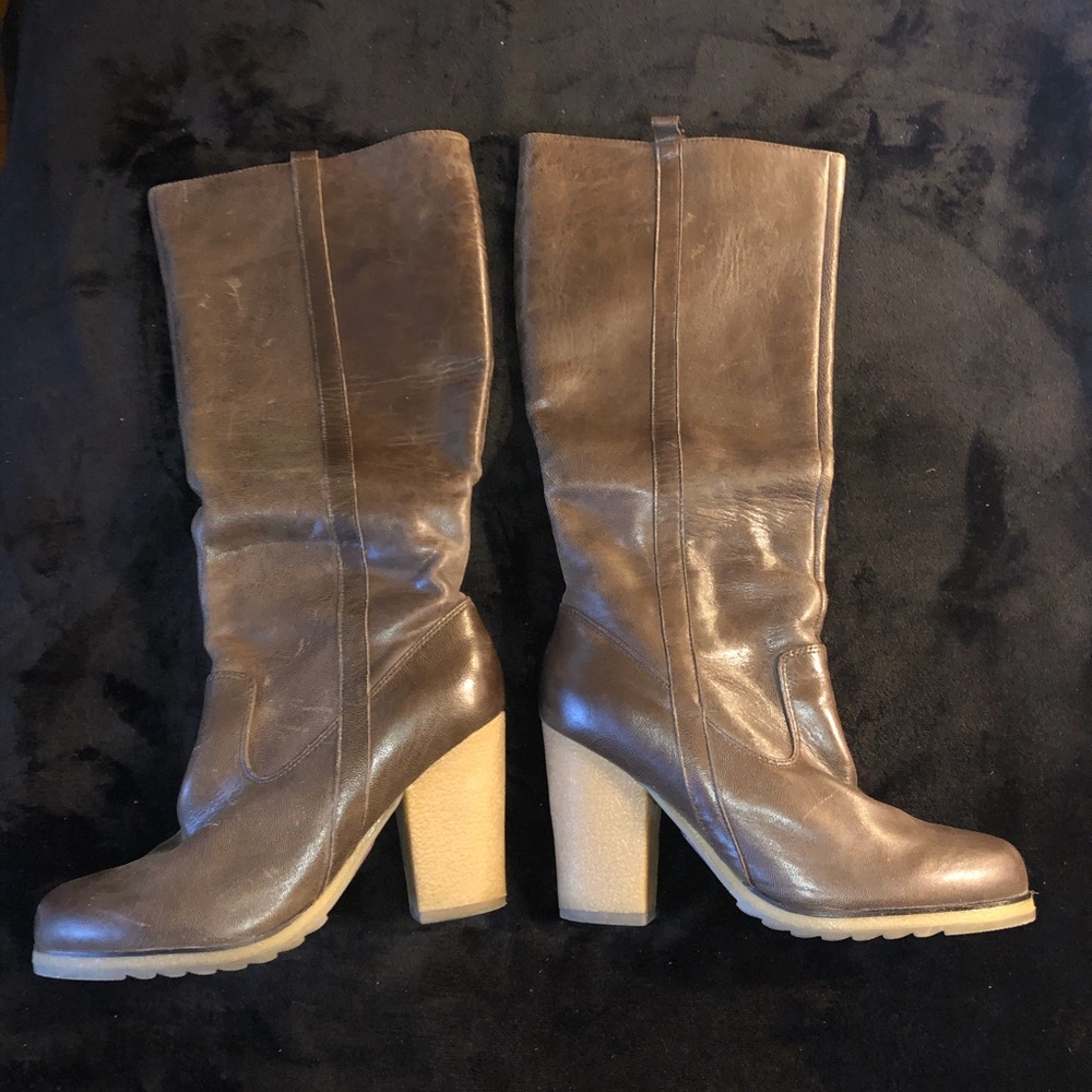 Taupe color Me Too boots size 9.5